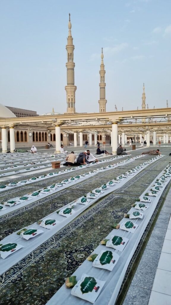 Takjil berbuka puasa saat Ramadhan di Tanah Suci
